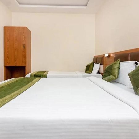 Hotel Volga Plaza Mumbai Exteriör bild