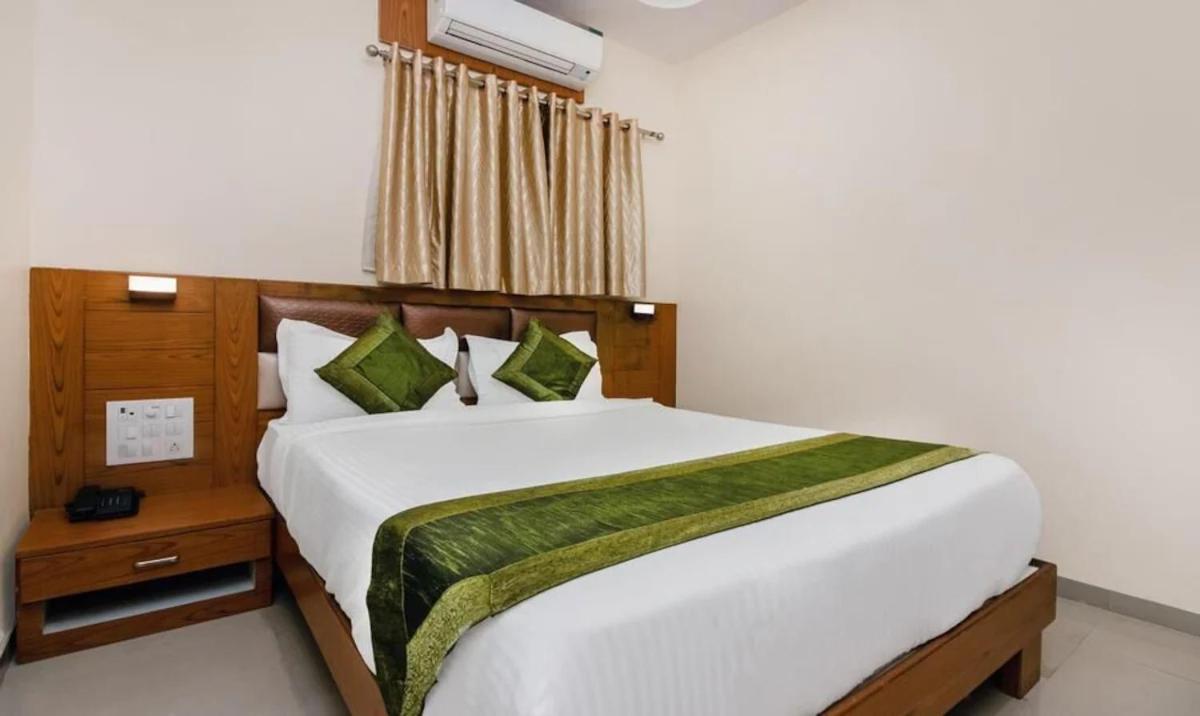 Hotel Volga Plaza Mumbai Exteriör bild